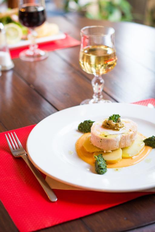 Châteaurenard Hotel Restaurant Le Central מראה חיצוני תמונה